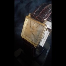 Oméga - Carrée Art Déco - Automatic - Or massif - Guillochee - Cal 562 Oméga - Carrée Art Déco - Automatic - Or massif - Guillochee - Cal 562