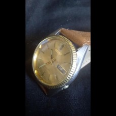 Seiko 5 - Day & Date - Gold color & Steel Seiko 5 - Day & Date - Gold color & Steel